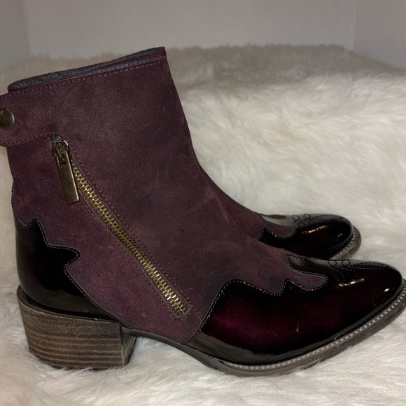 Unity In Diversity Leather Ankle Boots - Picture 3 of 10